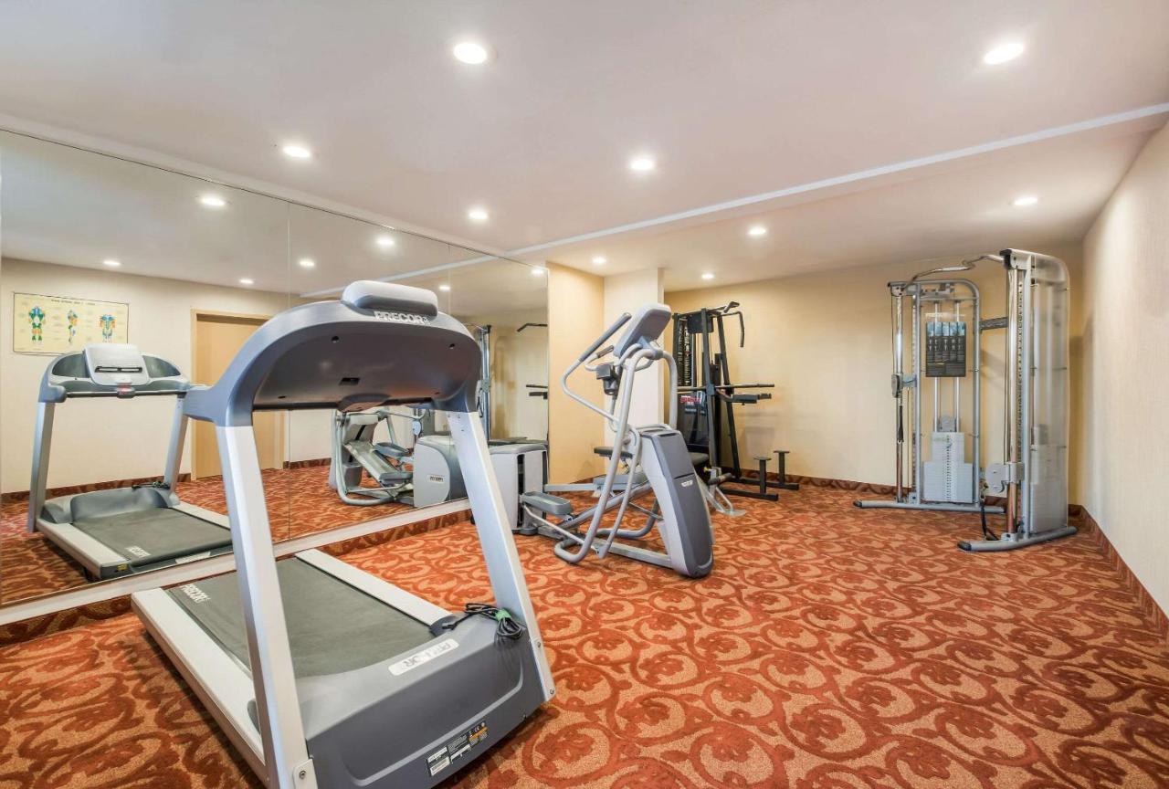 Suburban Studios Buffalo Airport Cheektowaga Bagian luar foto