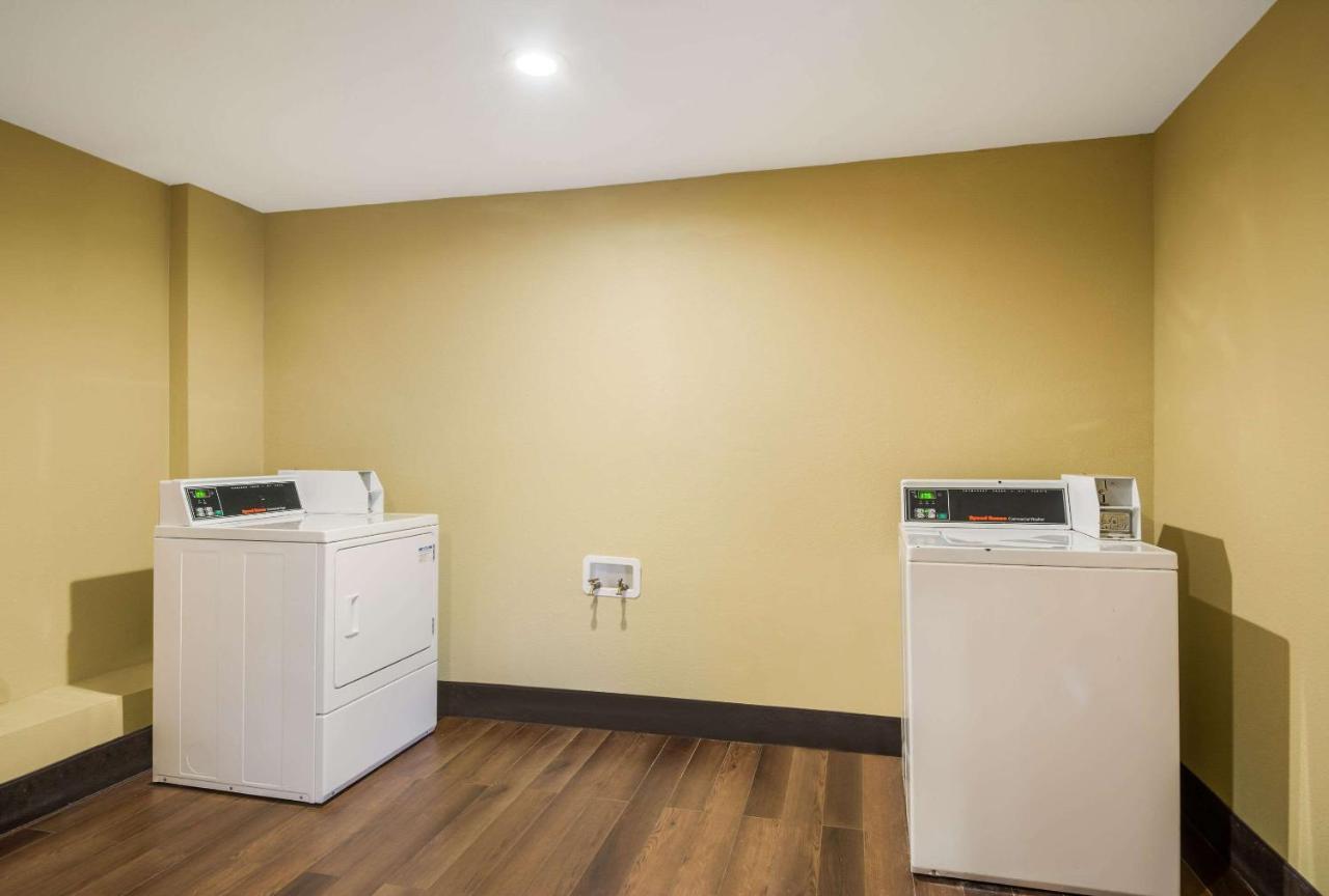 Suburban Studios Buffalo Airport Cheektowaga Bagian luar foto